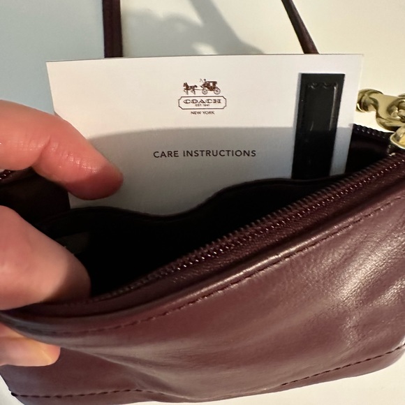 Coach classic leather wristlet purse in Boudreaux - Picture 6 of 9